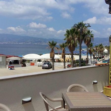 B&B A Due Passi Dal Mare Catona Di Reggio Calabria Kültér fotó