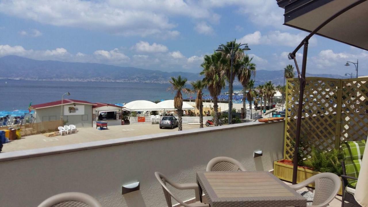 B&B A Due Passi Dal Mare Catona Di Reggio Calabria Kültér fotó