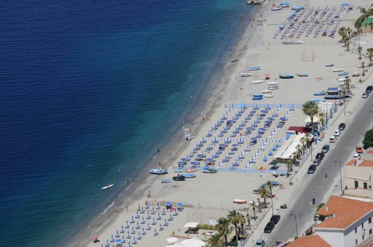 B&B A Due Passi Dal Mare Catona Di Reggio Calabria Kültér fotó