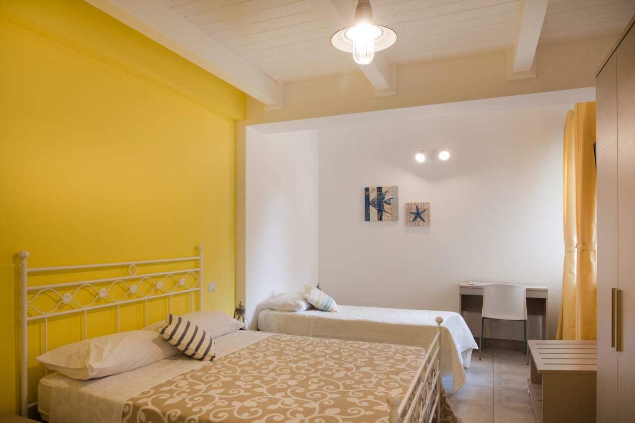 B&B A Due Passi Dal Mare Catona Di Reggio Calabria Kültér fotó