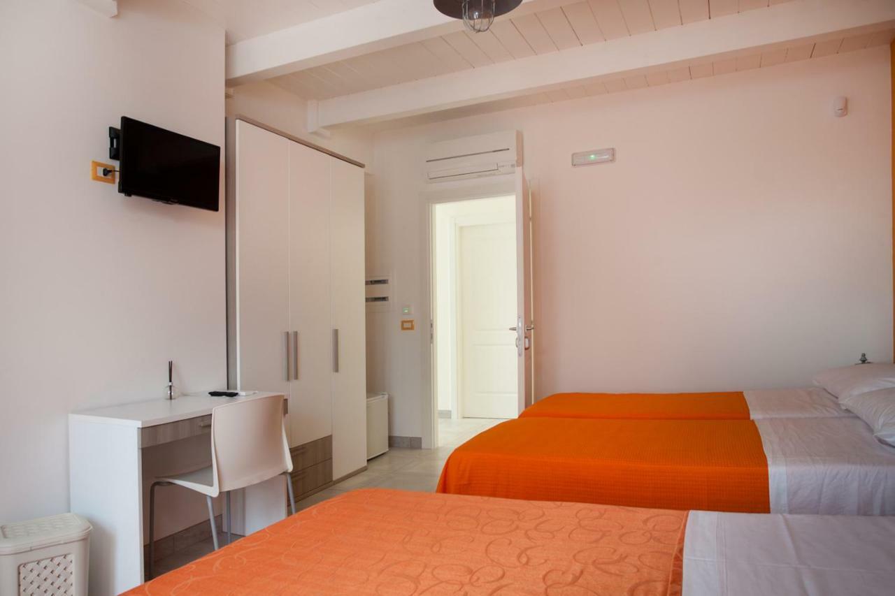 B&B A Due Passi Dal Mare Catona Di Reggio Calabria Kültér fotó