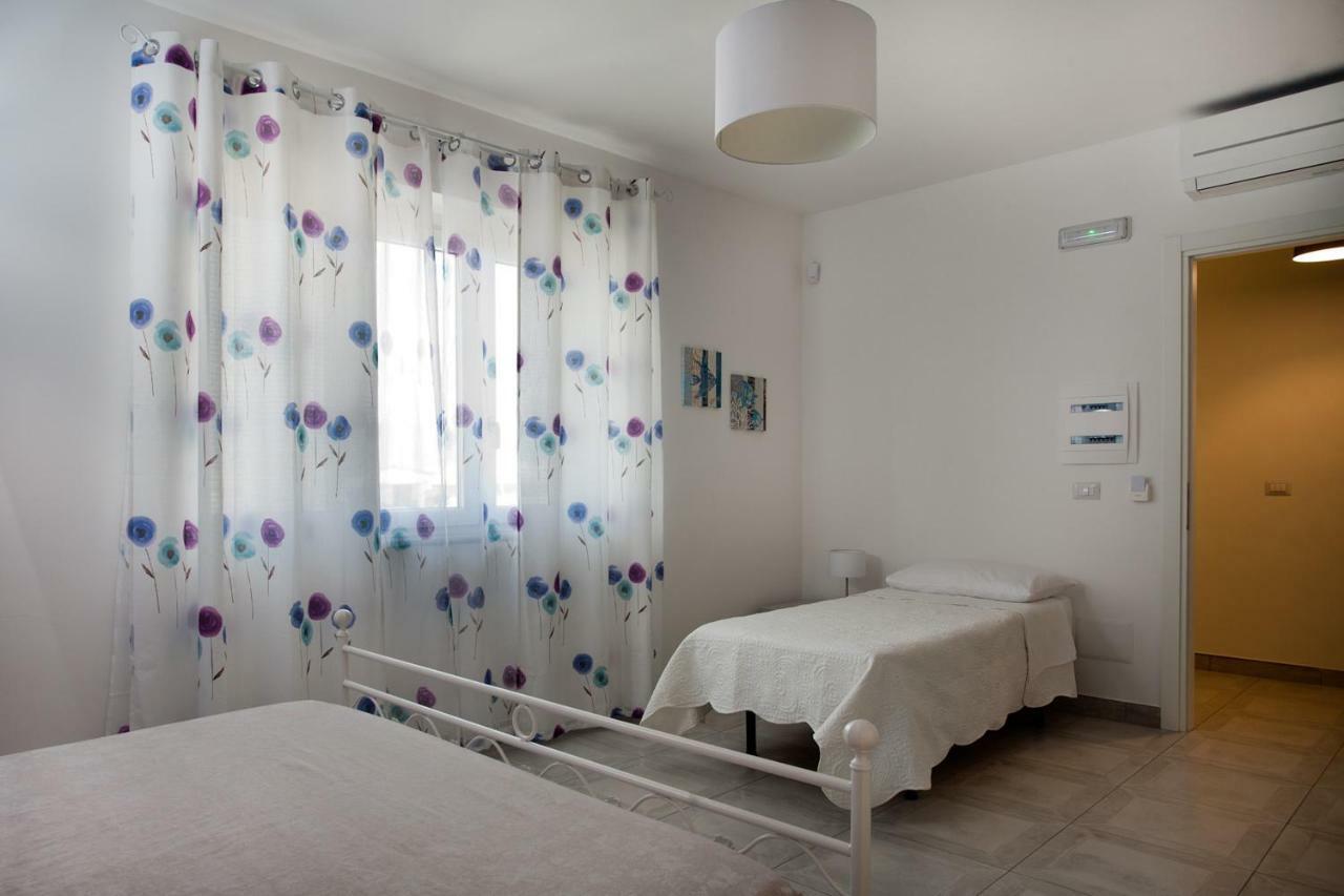 B&B A Due Passi Dal Mare Catona Di Reggio Calabria Kültér fotó