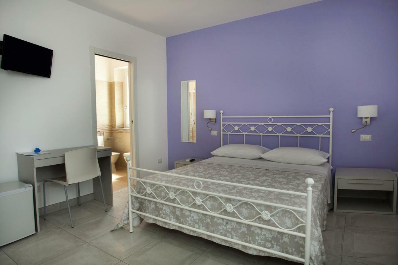 B&B A Due Passi Dal Mare Catona Di Reggio Calabria Kültér fotó